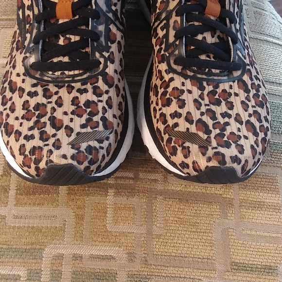 brooks adrenaline gts 20 leopard